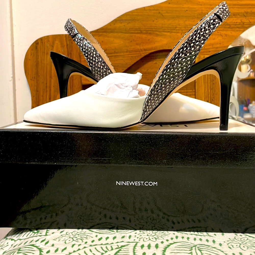 Women’s Pointy Toe Heeled Slingback Pumps in white/black color
